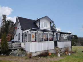 Four-Bedroom Holiday home with Sea View in Ljungskile in Dramsvik